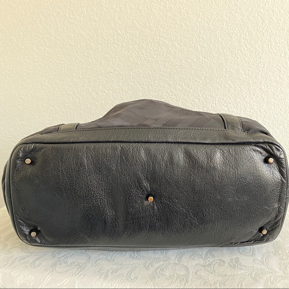 Burberry check multi purpose large nylon bag - Picture 6 of 14